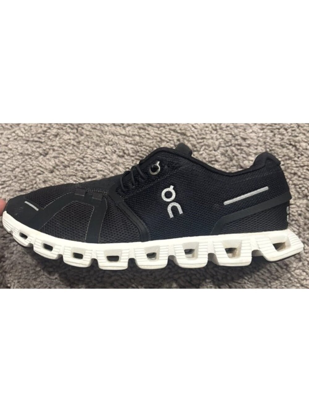 Nice! On Cloud 5 Women’s Size 7 Black/White Running